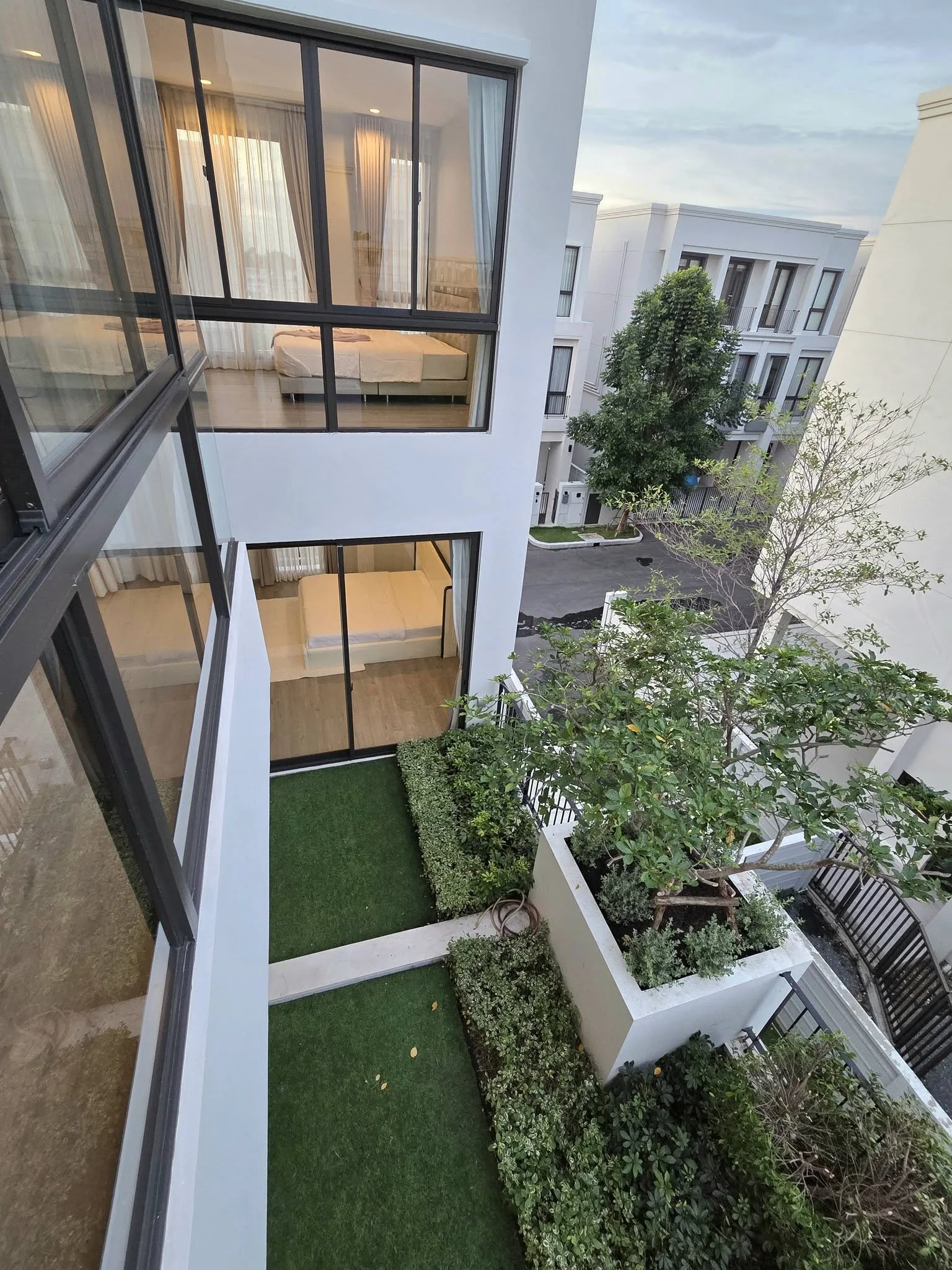 5 Bedroom condo in Aerie Srinakarin-Krungthepkreetha