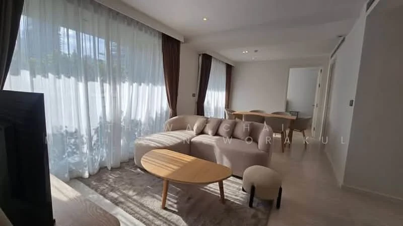 2 Bedroom condo in Craft Ploenchit