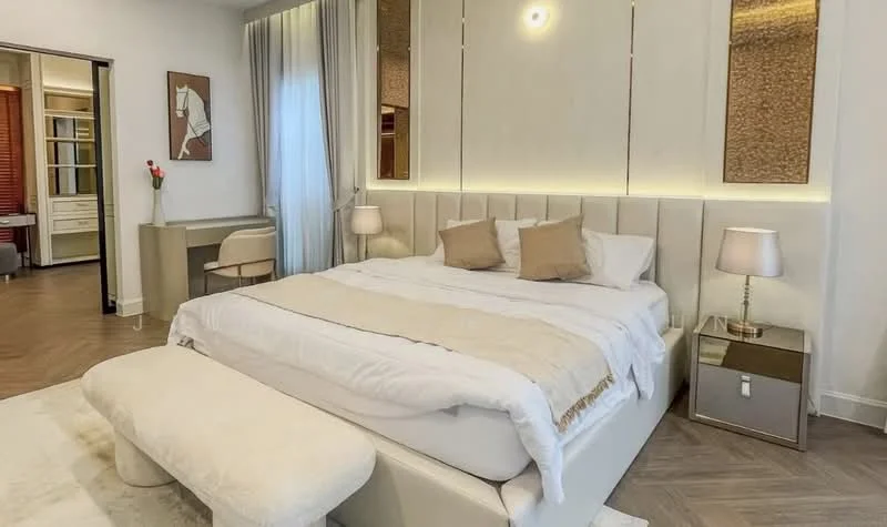 4 Bedroom condo in Nantawan Rama 9 - New Krungthepkreetha
