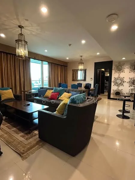3 Bedroom condo in Watermark Chaophraya