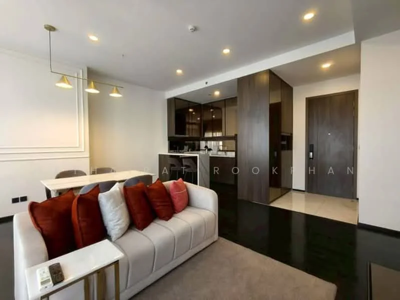 2 Bedroom condo in Park Origin Thonglor