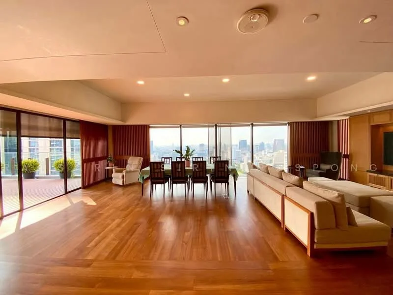 2 Bedroom condo in Hansar Rajdamri