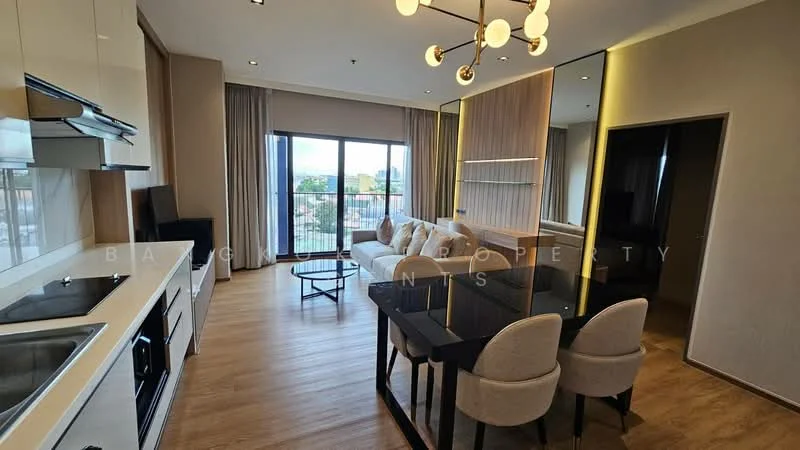 2 Bedroom condo in Noble Reveal