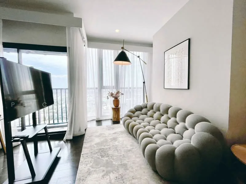 2 Bedroom condo in Park Origin Thonglor