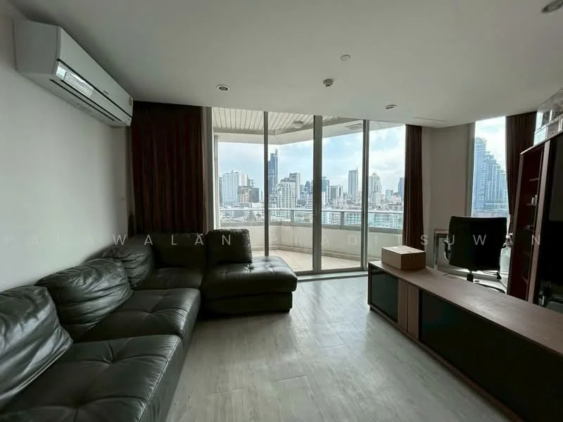 2 Bedroom condo in Chamchuri Square Residence