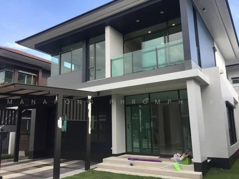 4 Bedroom condo in Setthasiri Krungthep Kreetha