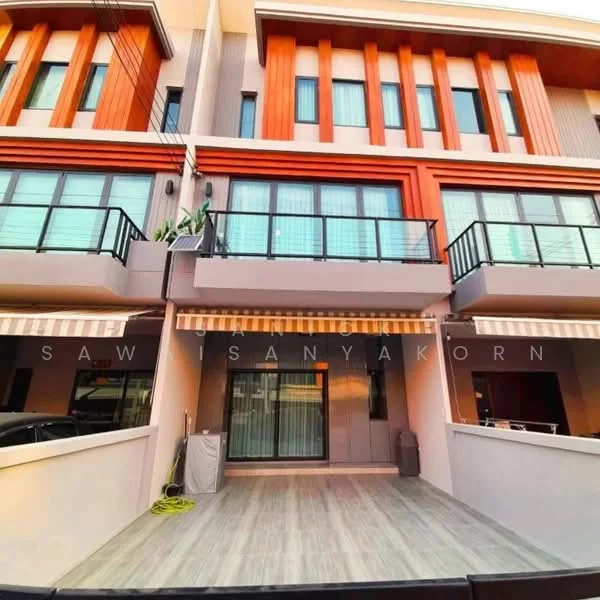 3 Bedroom condo in Eigen Premium Townhome Pattanakarn