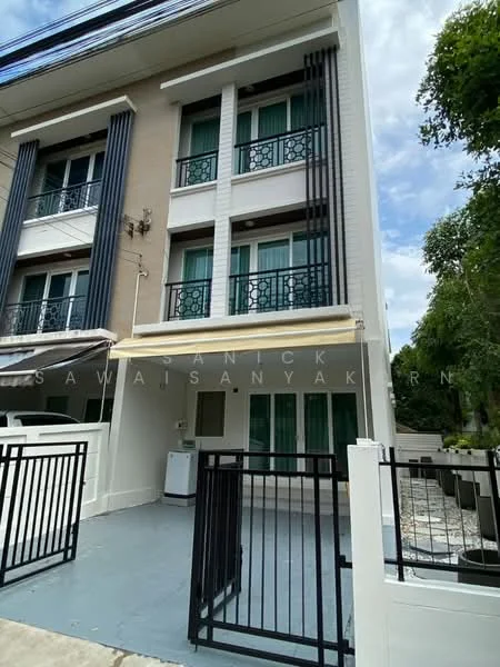 3 Bedroom condo in Baan Klang Muang Rama9-Srinakarin