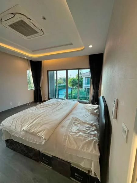 4 Bedroom condo in The Palm Krungthep Kreetha-Wongwaen