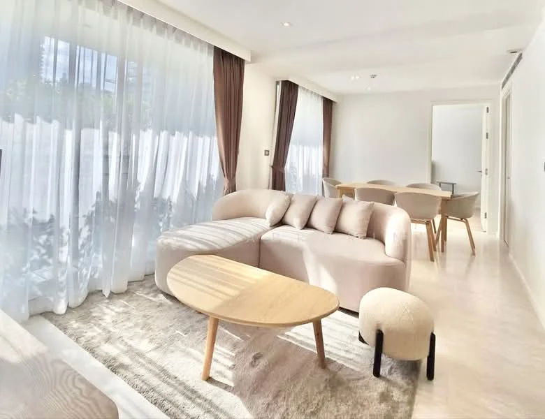 2 Bedroom condo in Craft Ploenchit