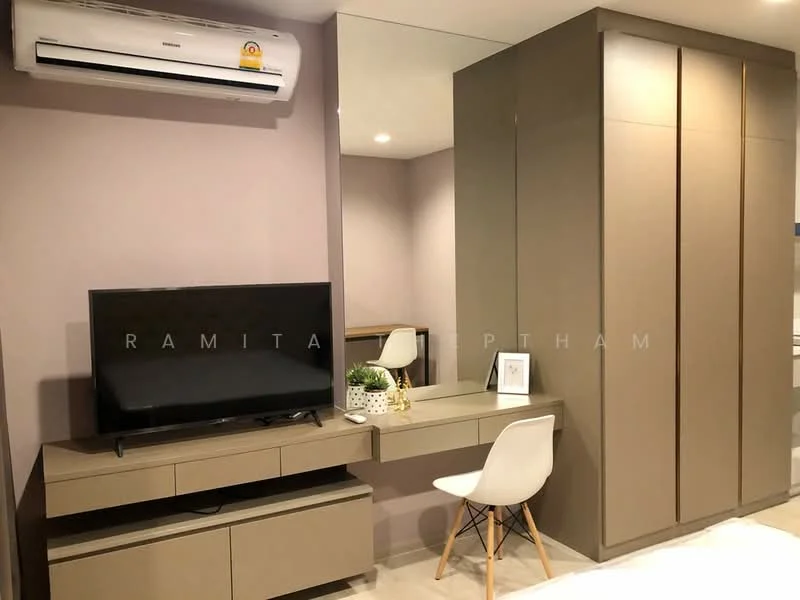 1 Bedroom condo in Life One Wireless