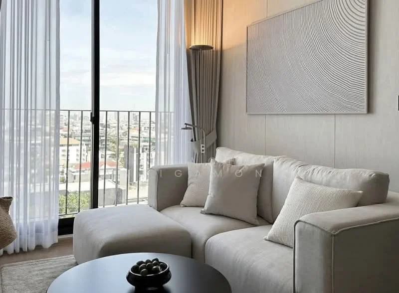 1 Bedroom condo in Noble Around Ari