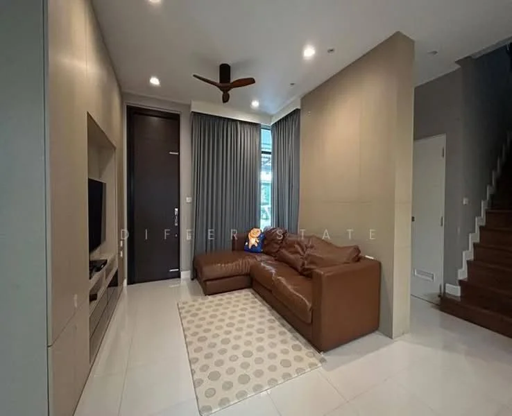 3 Bedroom condo in Manthana Onnut-Wongwan 3