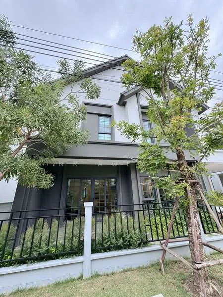 4 Bedroom condo in Centro Bangna