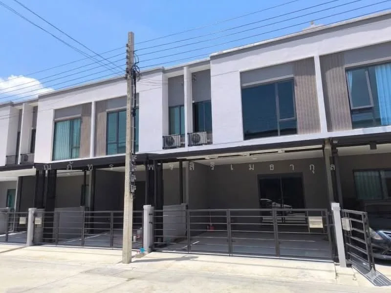 3 Bedroom condo in Pleno Sukhumvit-Bangna 3
