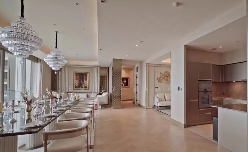 6 Bedroom condo in The Residences At Mandarin Oriental