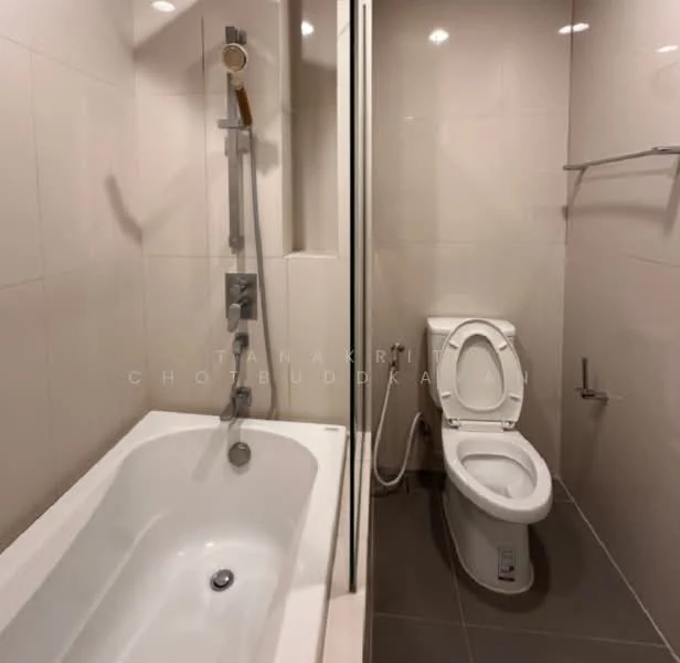 1 Bedroom condo in Oka Haus Sukhumvit 36