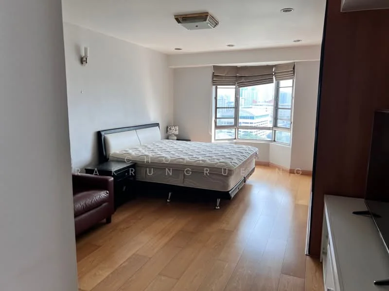 3 Bedroom condo in Royal Castle Sukhumvit