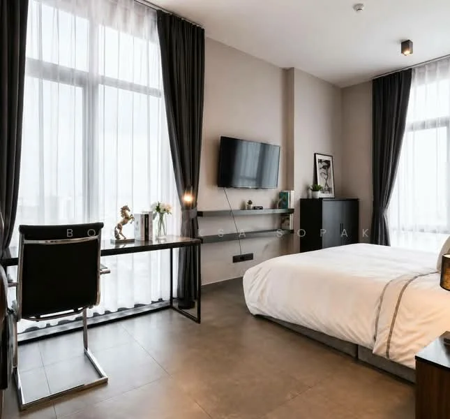 2 Bedroom condo in The Lofts Asoke