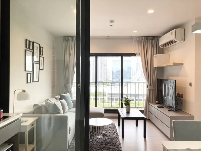 2 Bedroom condo in Life Asoke Hype