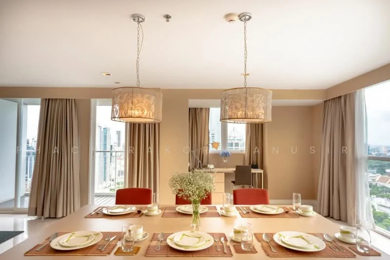 3 Bedroom condo in Urbana Langsuan