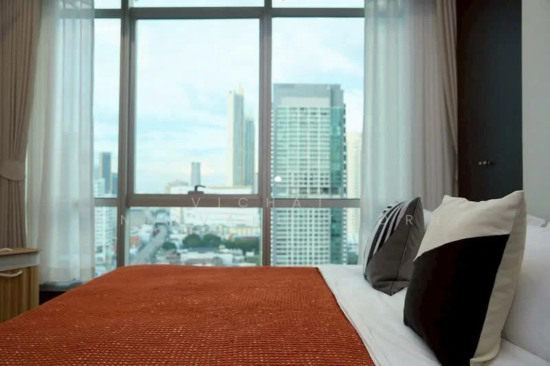 2 Bedroom condo in Baan Sathorn Chao Phraya