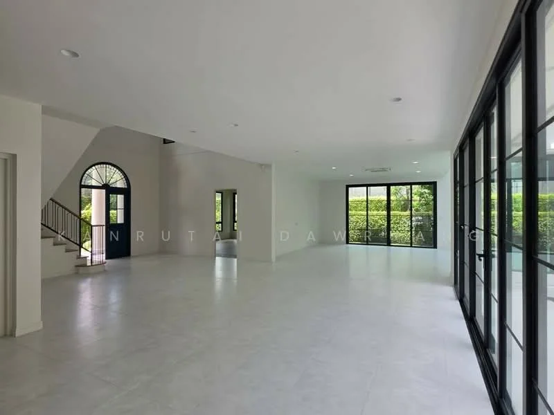 5 Bedroom condo in Narinsiri Krungthep Kreetha