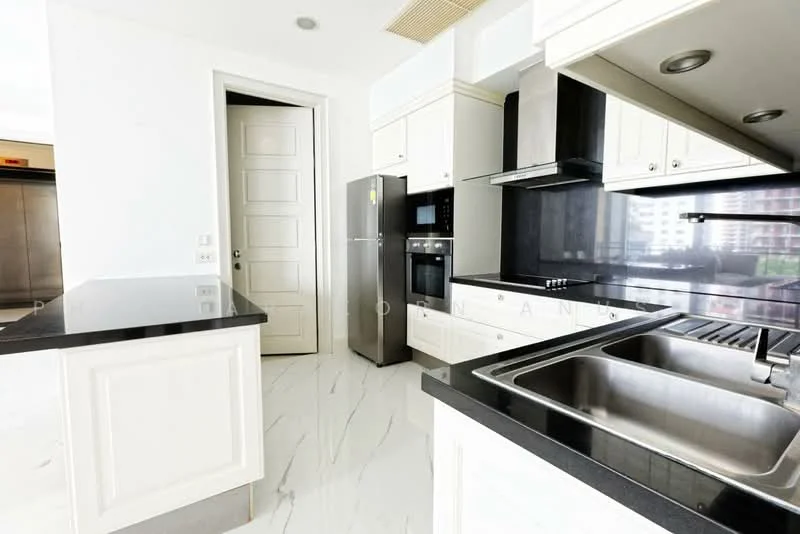 3 Bedroom condo in Royce Private Residences