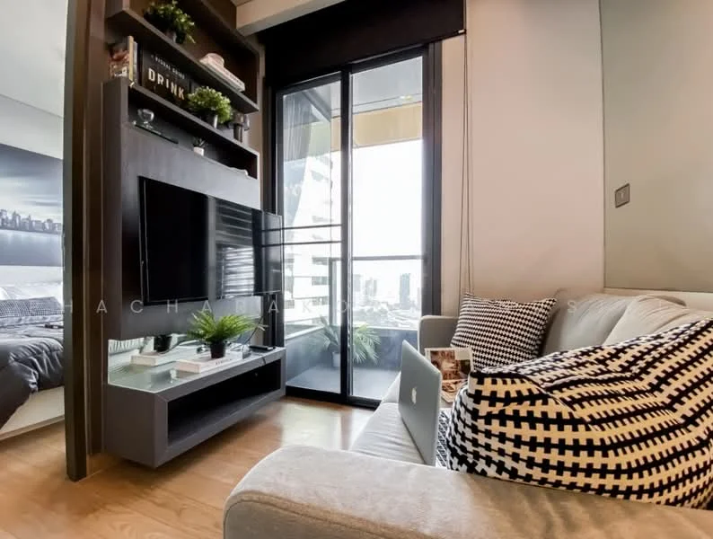 1 Bedroom condo in The Lumpini 24
