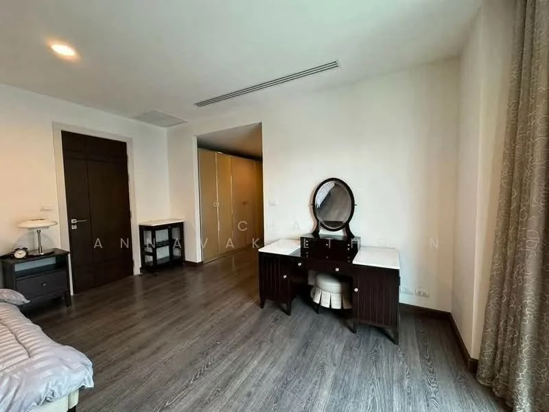 3 Bedroom condo in The Crest Ruamrudee