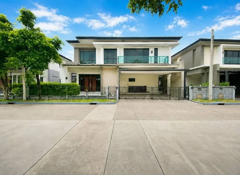 4 Bedroom condo in The City Pattanakarn