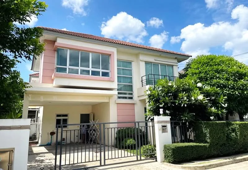 3 Bedroom condo in Life Bangkok Boulevard Ramintra 23