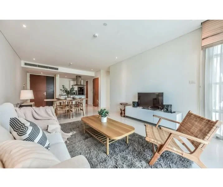 2 Bedroom condo in Fullerton Sukhumvit