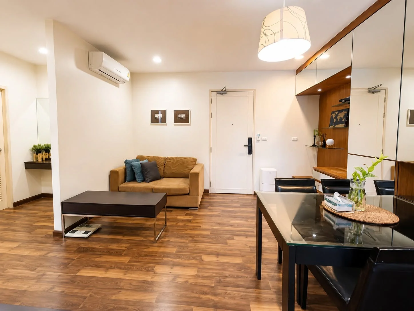 2 Bedroom condo in Chewathai Ratchaprarop