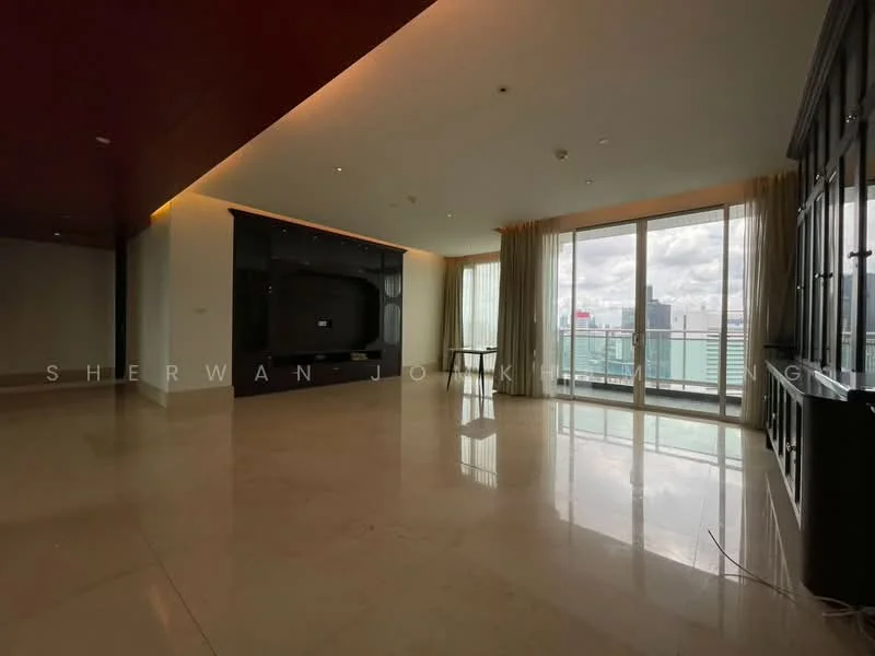 3 Bedroom condo in The Infinity