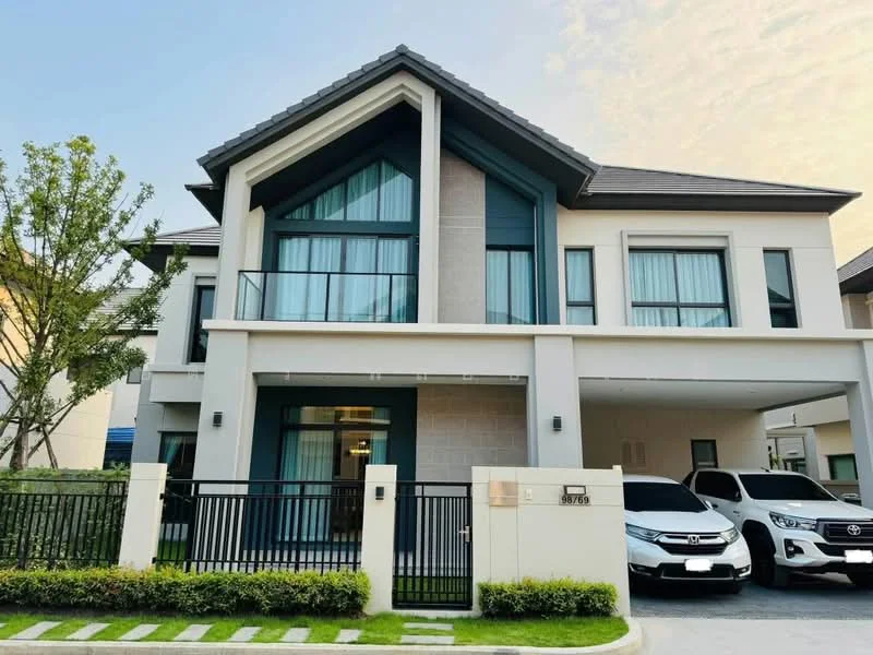 4 Bedroom condo in Bangkok Boulevard Ramintra-Watcharapol