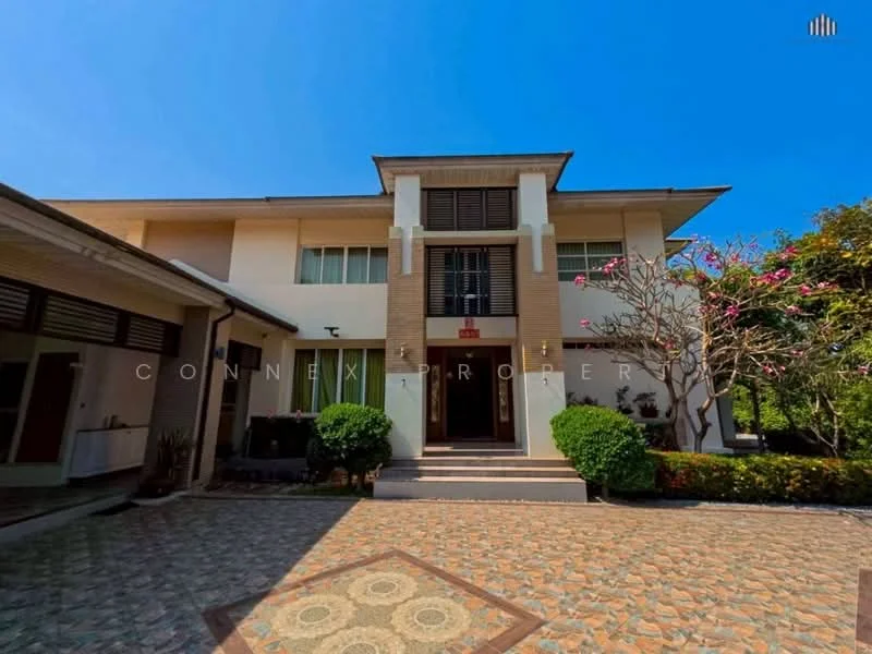 5 Bedroom condo in Nusasiri Sathorn-Wongwaen