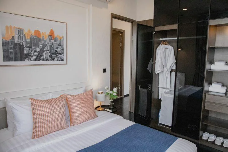 2 Bedroom condo in Park Origin Thonglor