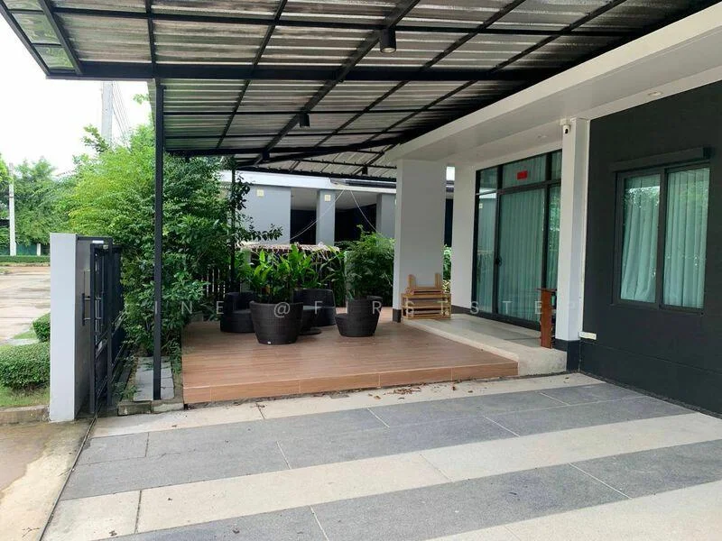 4 Bedroom condo in Setthasiri Krungthep Kreetha