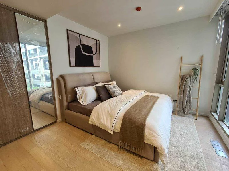 2 Bedroom condo in Craft Ploenchit
