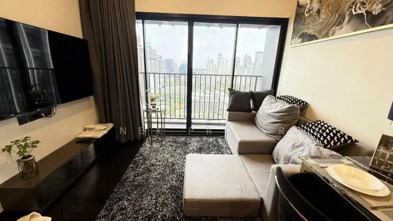 2 Bedroom condo in Park Origin Thonglor