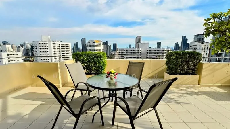 4 Bedroom condo in Piyathip Place