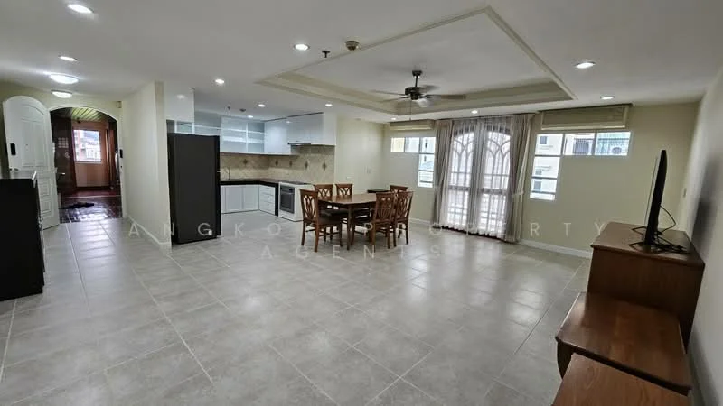 3 Bedroom condo in Kasemsuk Mansion