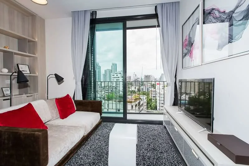 1 Bedroom condo in The Edge Sukhumvit 23