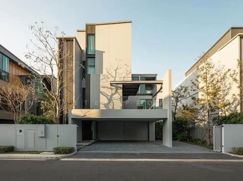 4 Bedroom condo in VIVE Krungthep Kreetha