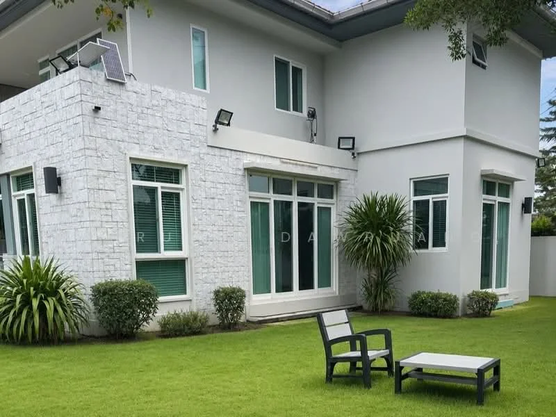 4 Bedroom condo in Mantana Bangna-Wongwaen