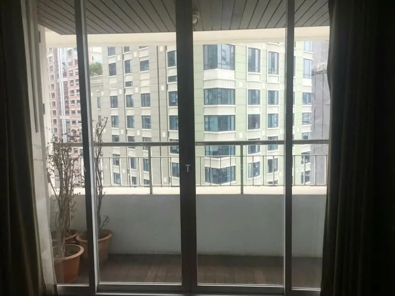 2 Bedroom condo in Urbana Langsuan