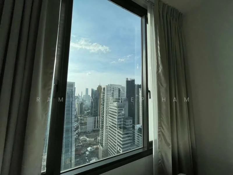 2 Bedroom condo in The Edge Sukhumvit 23