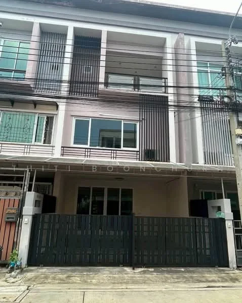 3 Bedroom condo in The Exclusive Pattanakarn 44