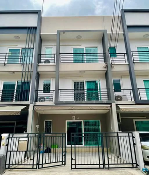 3 Bedroom condo in Baan Klang Muang Suanluang
